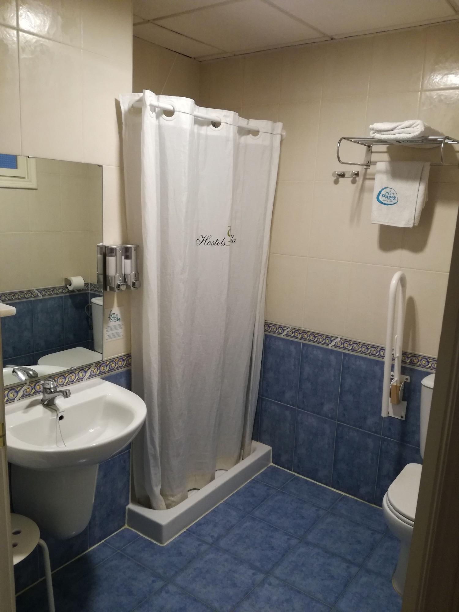 Le Petit Paris Hotel Sevilla Bagian luar foto