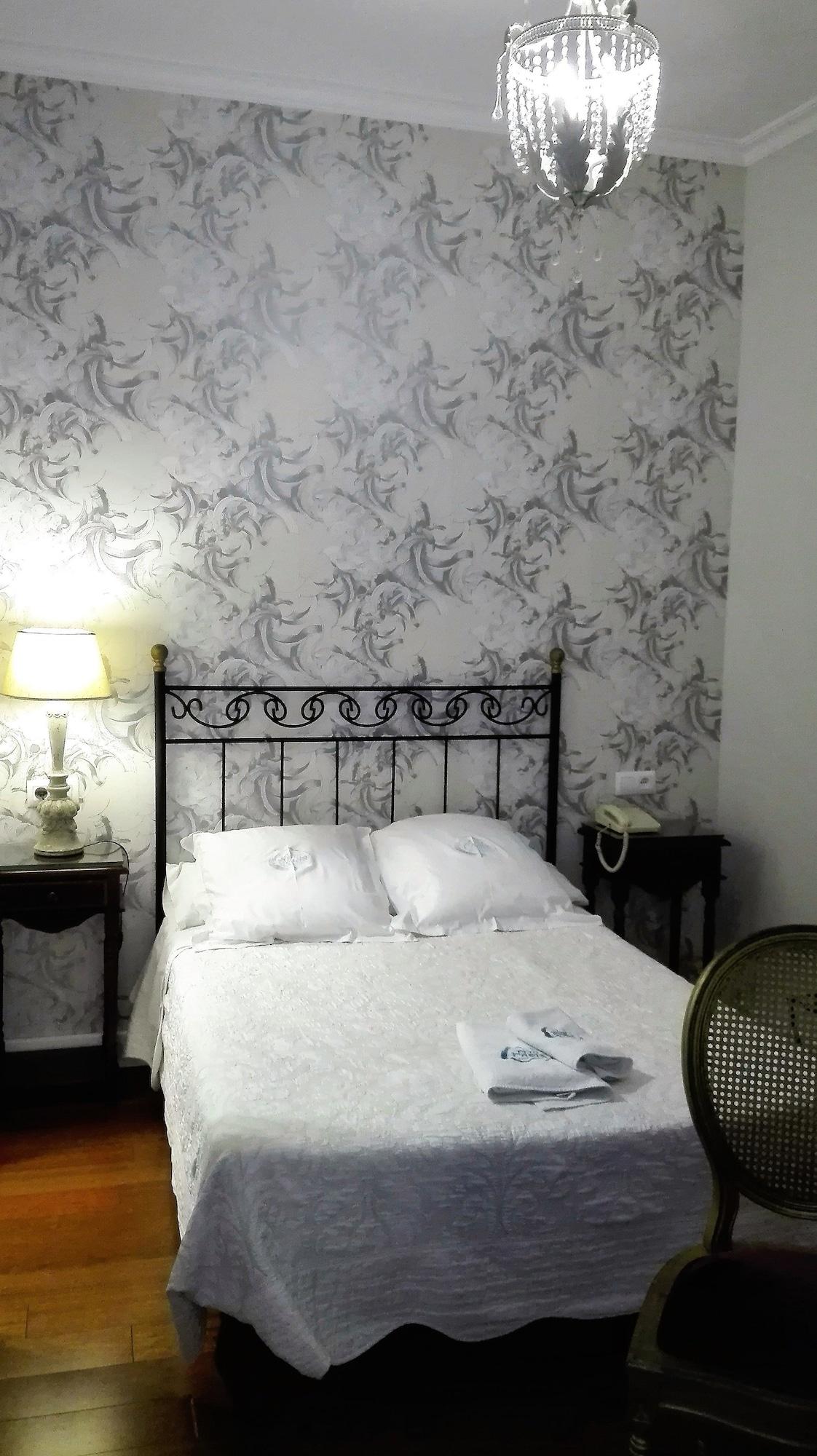 Le Petit Paris Hotel Sevilla Bagian luar foto